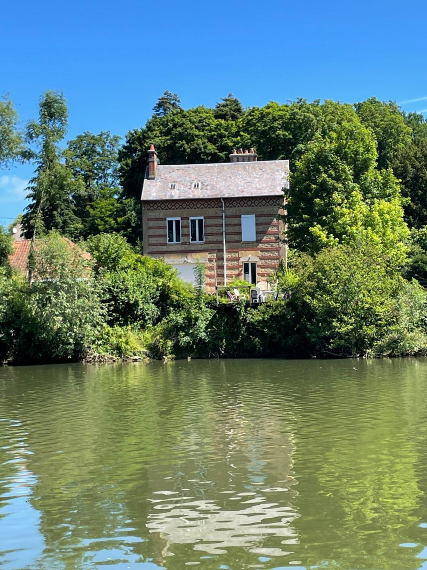 Loveroom En Bords De Meuse Floing ภายนอก รูปภาพ